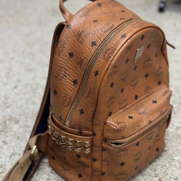 Authentic MCM Medium size backpack - Picture 6 of 12